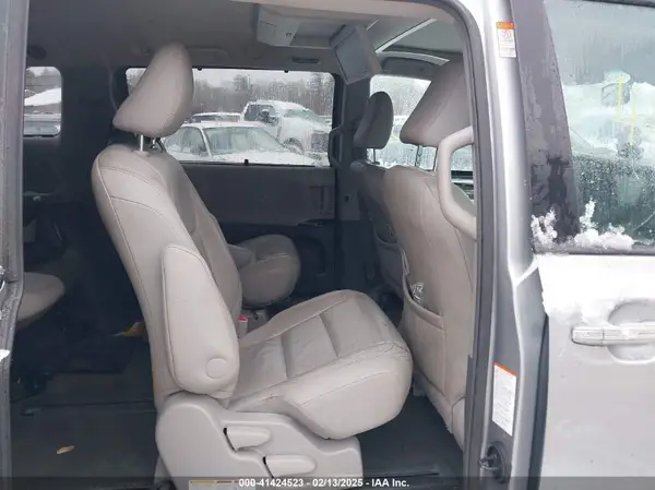5TDDZ3DC1HS162080 2017 TOYOTA SIENNA - Image 8