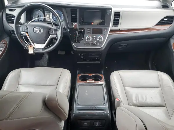 5TDDZ3DC1HS170583 2017 TOYOTA SIENNA - Image 8