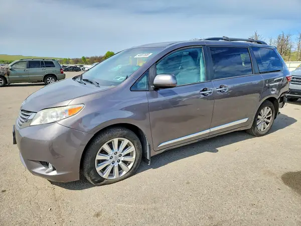 5TDDZ3DC1HS176707 2017 TOYOTA SIENNA - Image 1