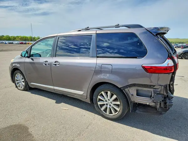 5TDDZ3DC1HS176707 2017 TOYOTA SIENNA - Image 2