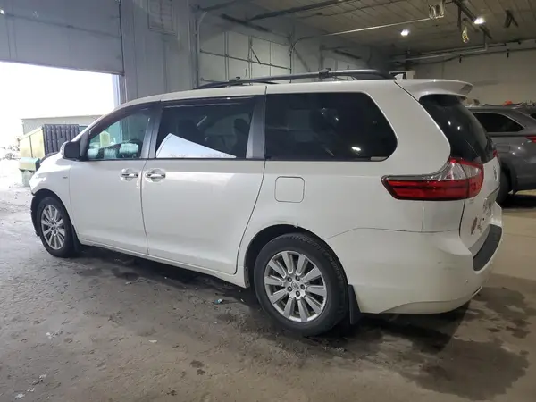 5TDDZ3DC1HS177369 2017 TOYOTA SIENNA - Image 2