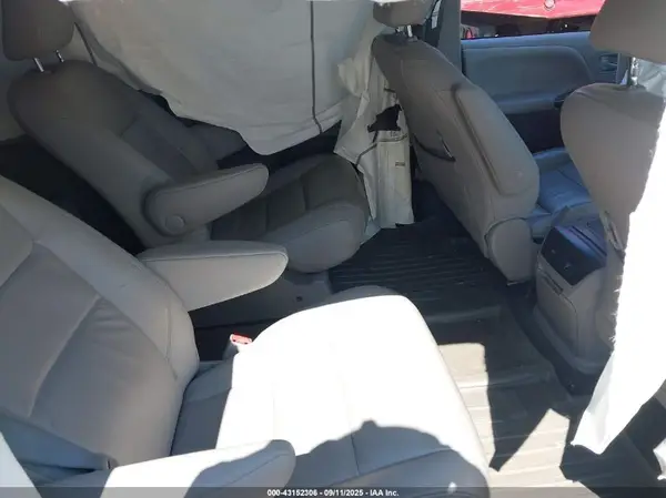 5TDDZ3DC1HS178408 2017 TOYOTA SIENNA - Image 8
