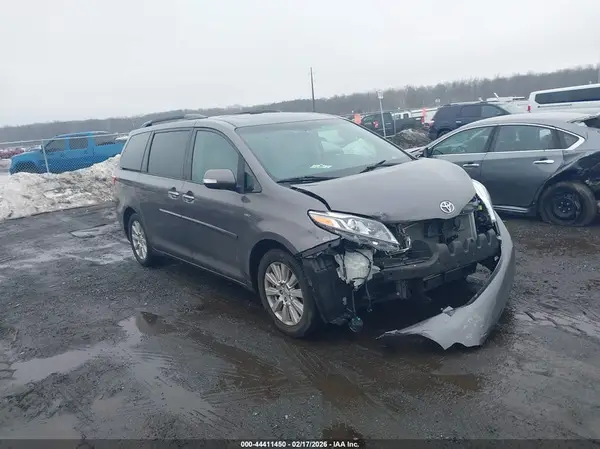 5TDDZ3DC1HS178683 2017 TOYOTA SIENNA - Image 1