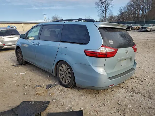 5TDDZ3DC1HS178831 2017 TOYOTA SIENNA - Image 2