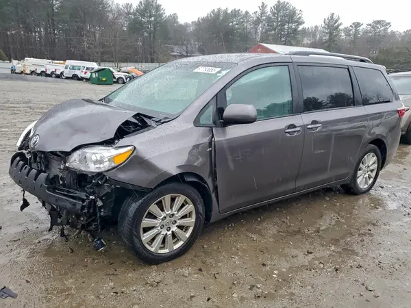 5TDDZ3DC1HS178845 2017 TOYOTA SIENNA - Image 1