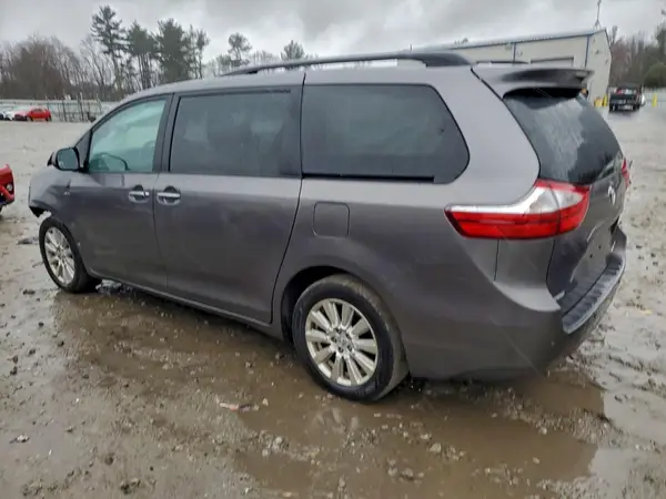 5TDDZ3DC1HS178845 2017 TOYOTA SIENNA - Image 2