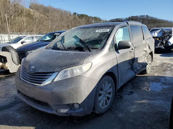 5TDDZ3DC1HS179848 2017 TOYOTA SIENNA - Image 1