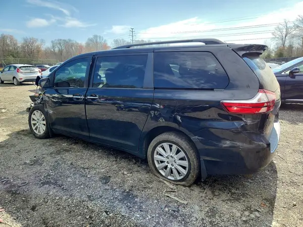 5TDDZ3DC1HS180224 2017 TOYOTA SIENNA - Image 2