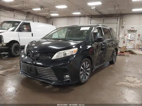 5TDDZ3DC1JS190127 2018 TOYOTA SIENNA - Image 2
