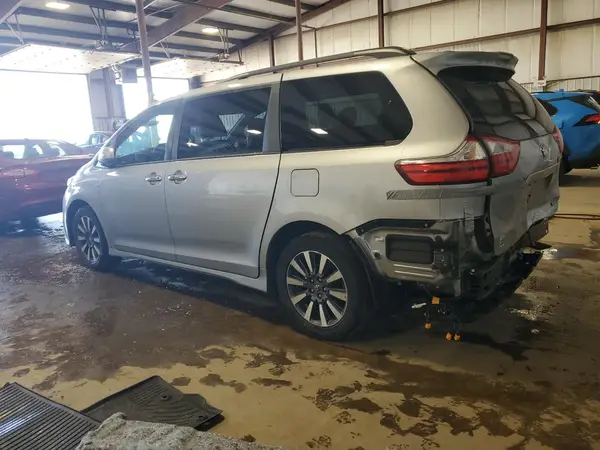 5TDDZ3DC1JS190712 2018 TOYOTA SIENNA - Image 2
