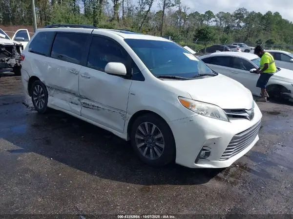 5TDDZ3DC1JS190743 2018 TOYOTA SIENNA - Image 1