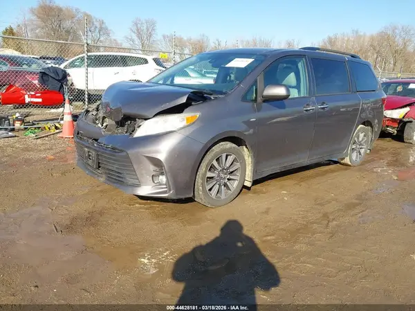 5TDDZ3DC1JS191522 2018 TOYOTA SIENNA - Image 2