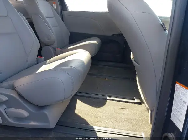 5TDDZ3DC1JS192069 2018 TOYOTA SIENNA - Image 8