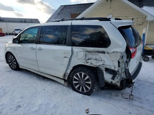 5TDDZ3DC1JS193657 2018 TOYOTA SIENNA - Image 2