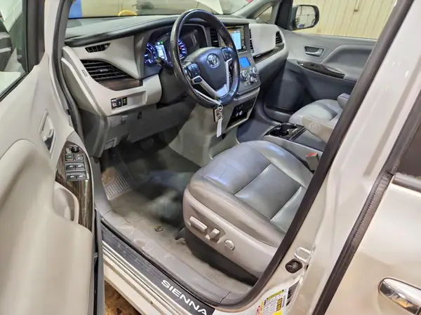 5TDDZ3DC1JS194968 2018 TOYOTA SIENNA - Image 8
