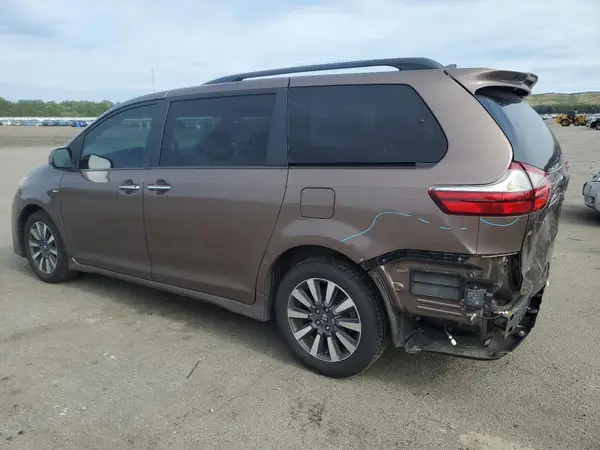 5TDDZ3DC1JS195179 2018 TOYOTA SIENNA - Image 2