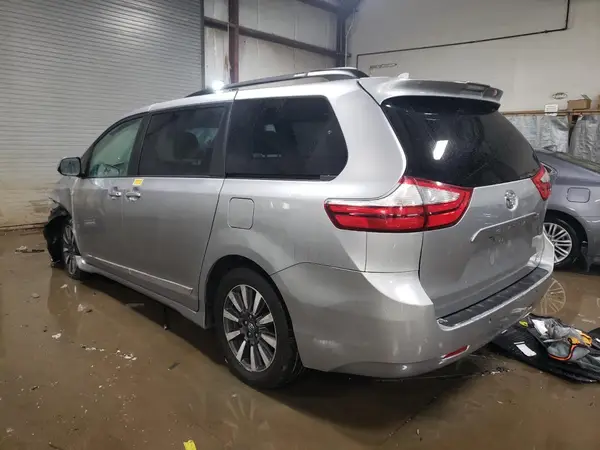 5TDDZ3DC1JS197031 2018 TOYOTA SIENNA - Image 2