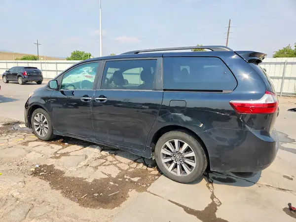 5TDDZ3DC1JS198843 2018 TOYOTA SIENNA - Image 2