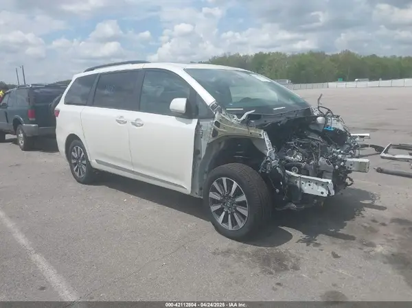 5TDDZ3DC1JS200008 2018 TOYOTA SIENNA - Image 1
