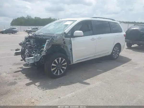 5TDDZ3DC1JS200008 2018 TOYOTA SIENNA - Image 2