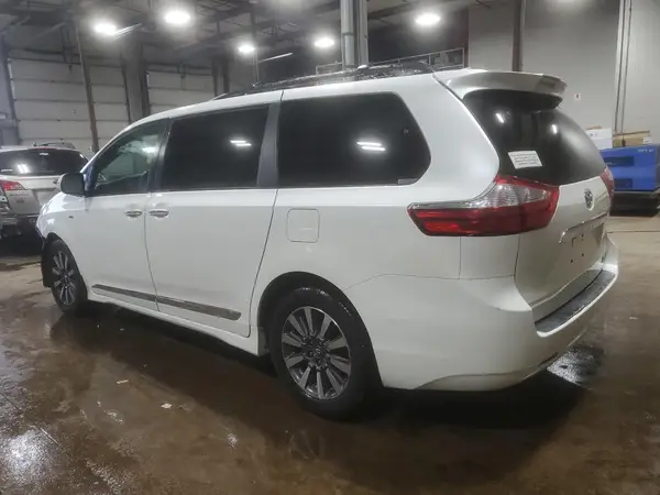 5TDDZ3DC1JS200283 2018 TOYOTA SIENNA - Image 2