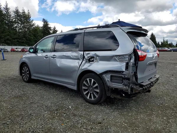 5TDDZ3DC1JS200297 2018 TOYOTA SIENNA - Image 2
