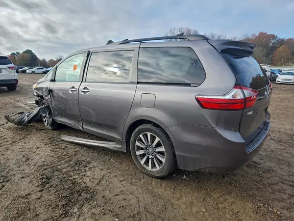 5TDDZ3DC1JS200929 2018 TOYOTA SIENNA - Image 2