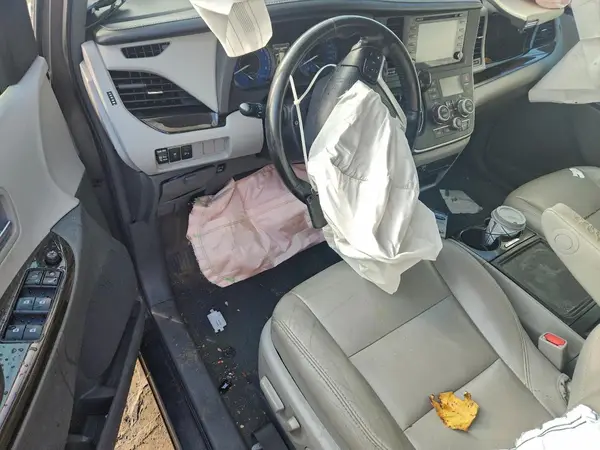 5TDDZ3DC1JS200929 2018 TOYOTA SIENNA - Image 8