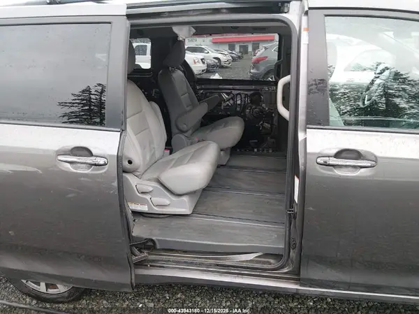 5TDDZ3DC1JS202440 2018 TOYOTA SIENNA - Image 8