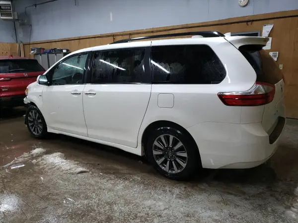 5TDDZ3DC1JS205063 2018 TOYOTA SIENNA - Image 2