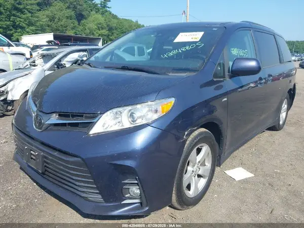 5TDDZ3DC1JS209775 2018 TOYOTA SIENNA - Image 2
