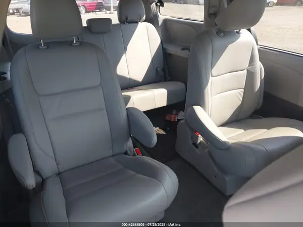 5TDDZ3DC1JS209775 2018 TOYOTA SIENNA - Image 8