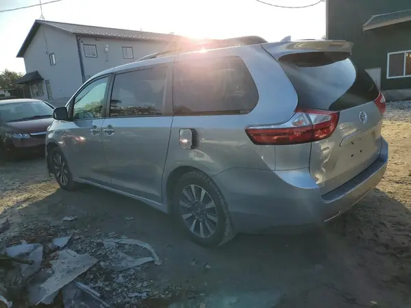 5TDDZ3DC1KS210541 2019 TOYOTA SIENNA - Image 2