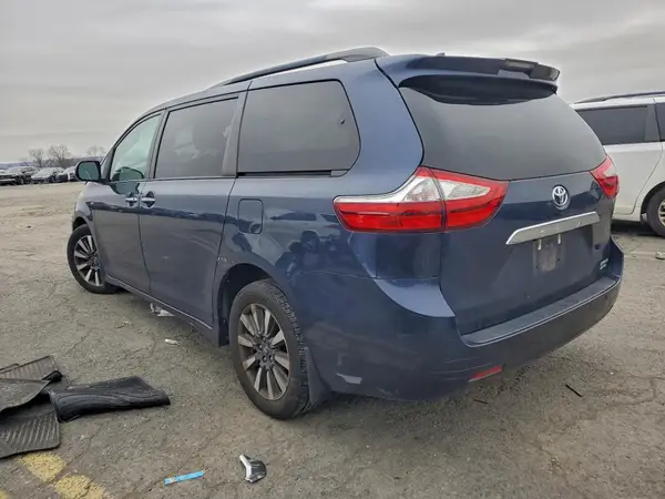 5TDDZ3DC1KS213567 2019 TOYOTA SIENNA - Image 2