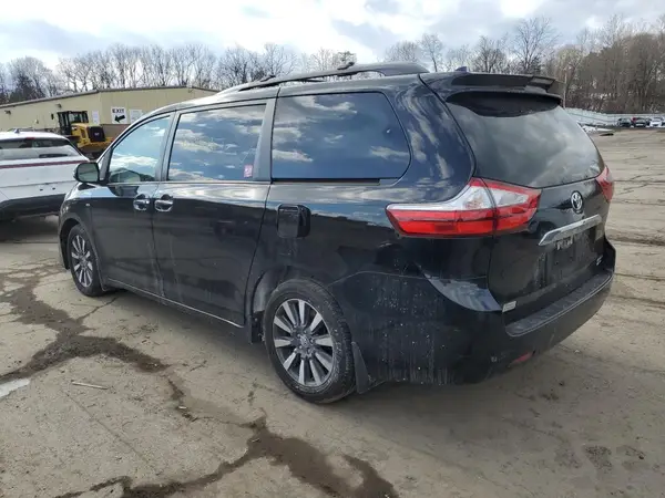 5TDDZ3DC1KS217361 2019 TOYOTA SIENNA - Image 2