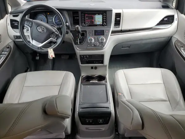 5TDDZ3DC1KS221250 2019 TOYOTA SIENNA - Image 8
