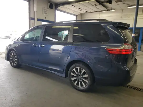 5TDDZ3DC1KS222897 2019 TOYOTA SIENNA - Image 2