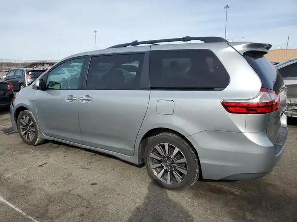 5TDDZ3DC1KS223662 2019 TOYOTA SIENNA - Image 2
