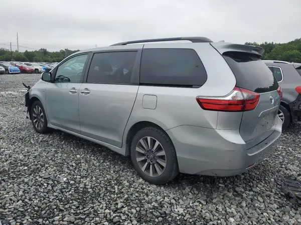 5TDDZ3DC1LS230144 2020 TOYOTA SIENNA - Image 2