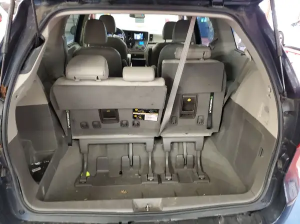 5TDDZ3DC1LS230256 2020 TOYOTA SIENNA - Image 8