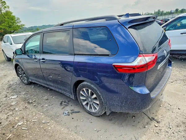 5TDDZ3DC1LS241161 2020 TOYOTA SIENNA - Image 2