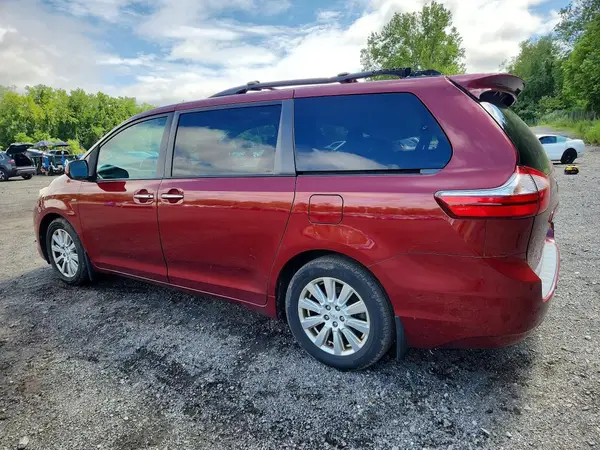 5TDDZ3DC2HS150424 2017 TOYOTA SIENNA - Image 2