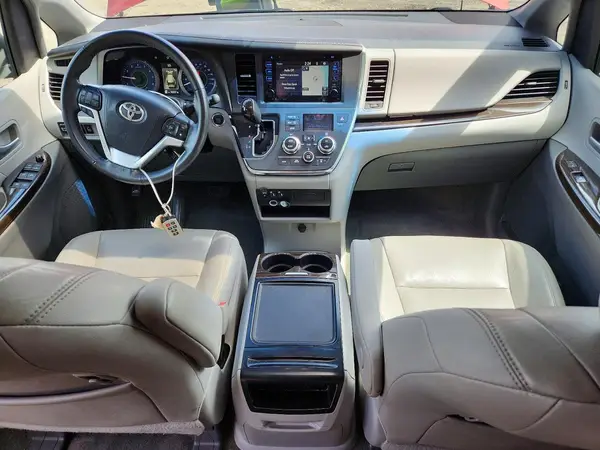 5TDDZ3DC2HS150424 2017 TOYOTA SIENNA - Image 8