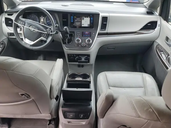 5TDDZ3DC2HS150620 2017 TOYOTA SIENNA - Image 8