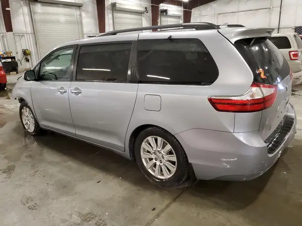 5TDDZ3DC2HS150794 2017 TOYOTA SIENNA - Image 2