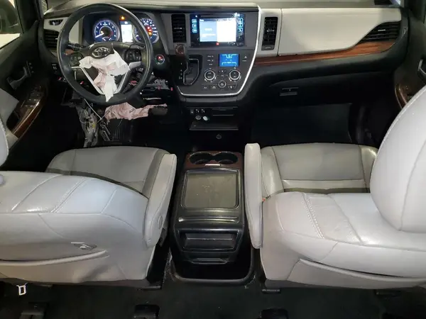 5TDDZ3DC2HS150794 2017 TOYOTA SIENNA - Image 8