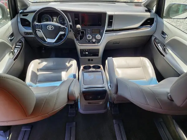 5TDDZ3DC2HS150827 2017 TOYOTA SIENNA - Image 8