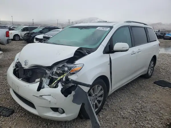 5TDDZ3DC2HS153128 2017 TOYOTA SIENNA - Image 1