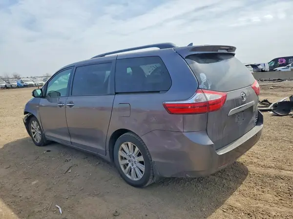 5TDDZ3DC2HS154036 2017 TOYOTA SIENNA - Image 2