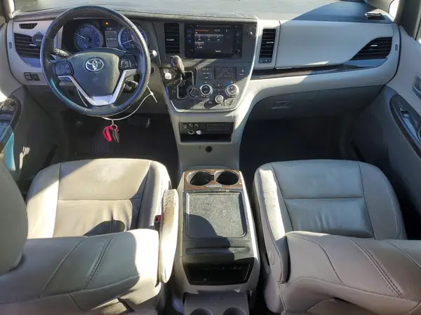 5TDDZ3DC2HS160466 2017 TOYOTA SIENNA - Image 8